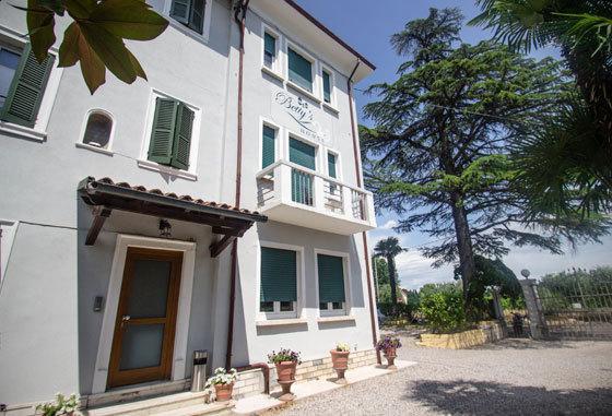 Betty'S House Bed & Breakfast Lazise Bagian luar foto