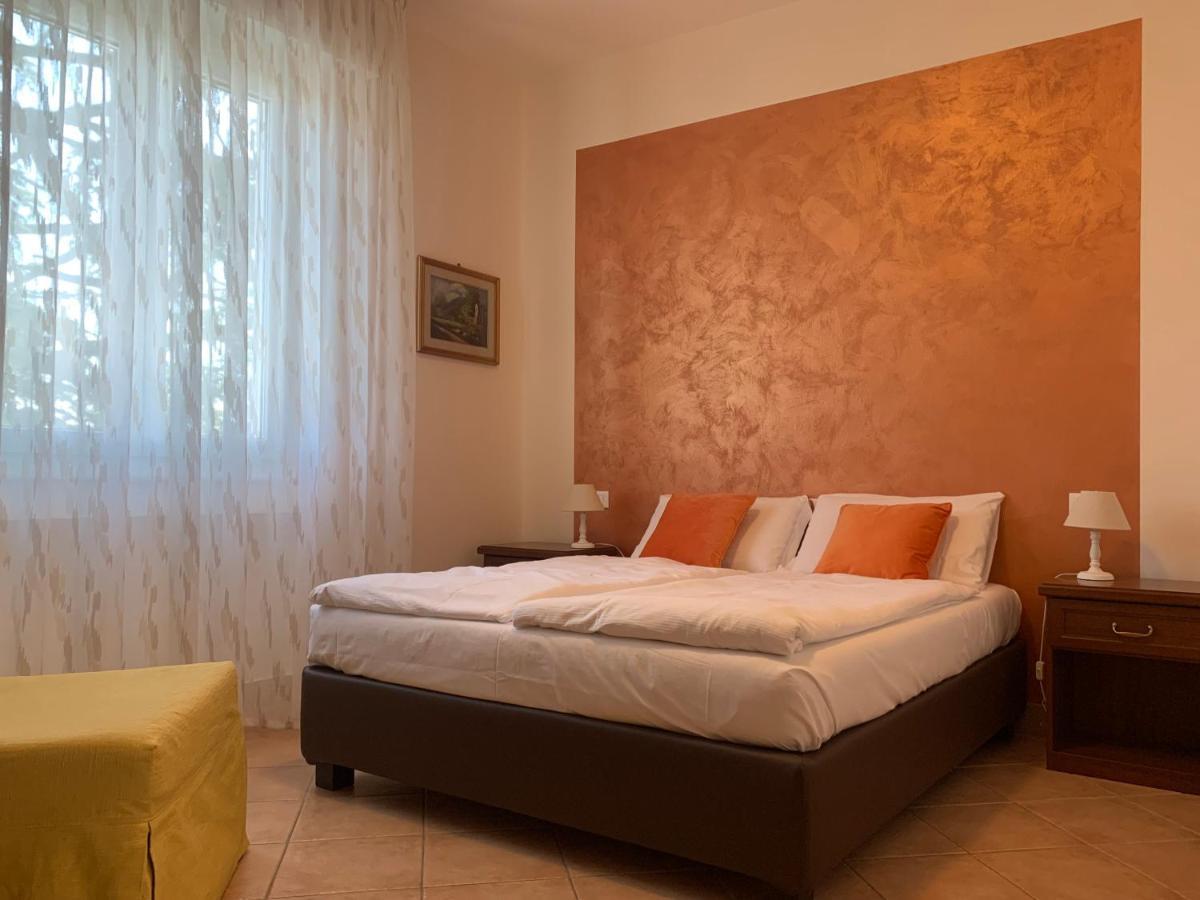 Betty'S House Bed & Breakfast Lazise Bagian luar foto