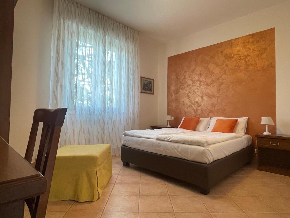 Betty'S House Bed & Breakfast Lazise Bagian luar foto