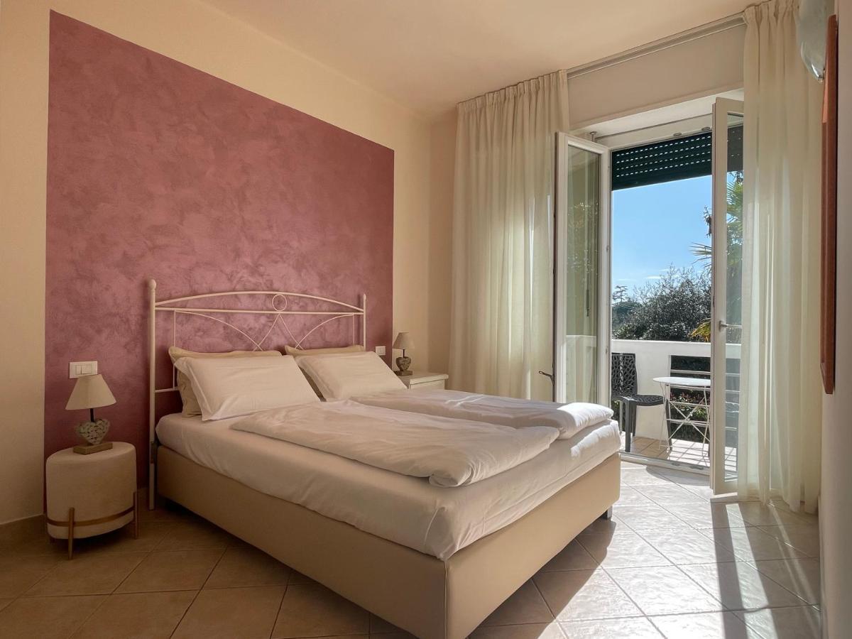 Betty'S House Bed & Breakfast Lazise Bagian luar foto