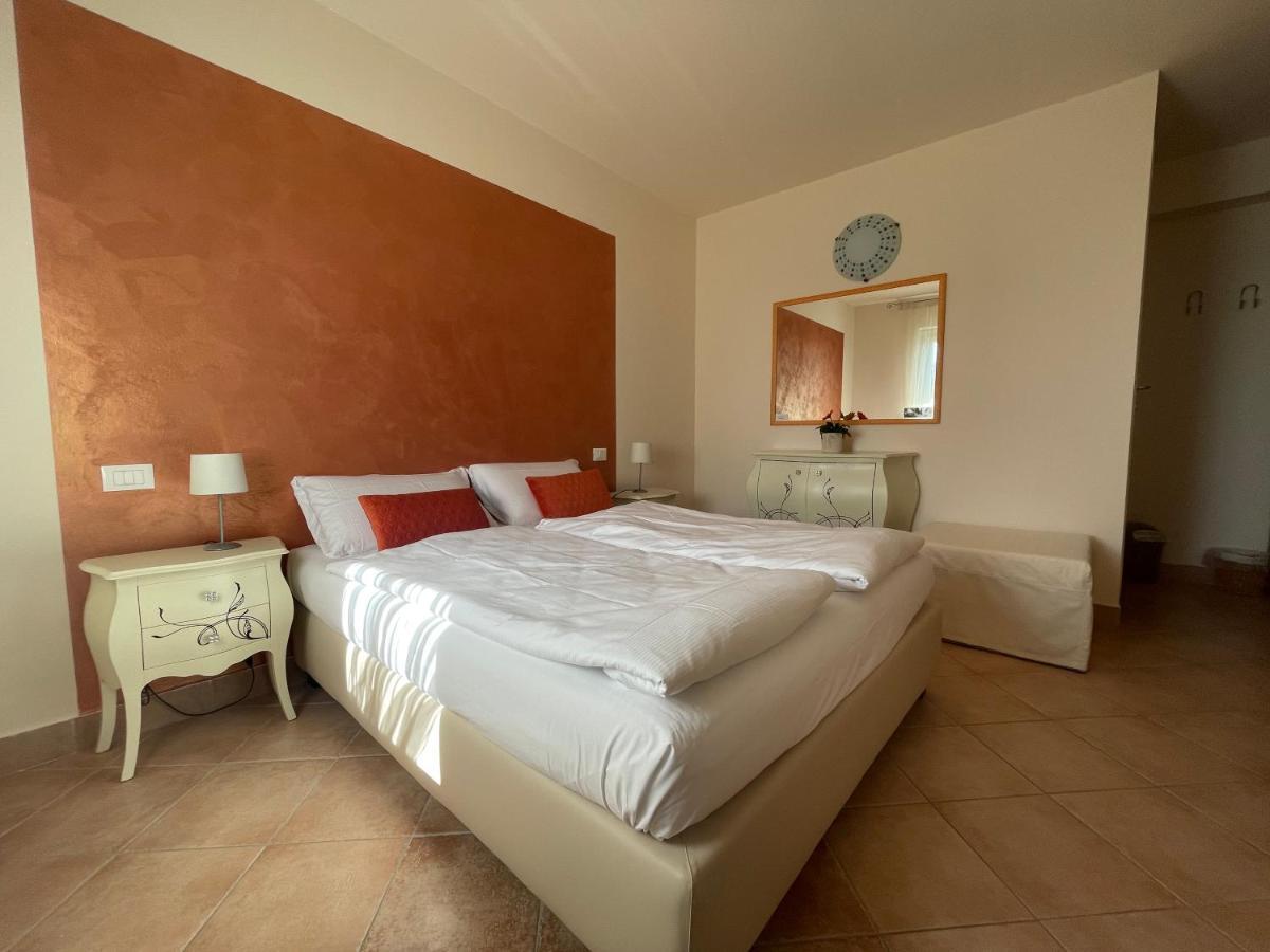 Betty'S House Bed & Breakfast Lazise Bagian luar foto